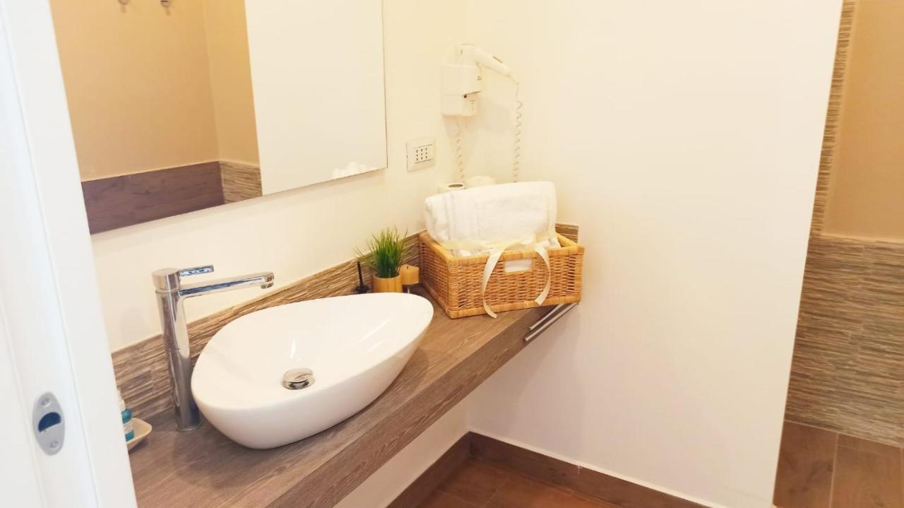 B&B Suites Via Del Mare Пресиче Екстериор снимка