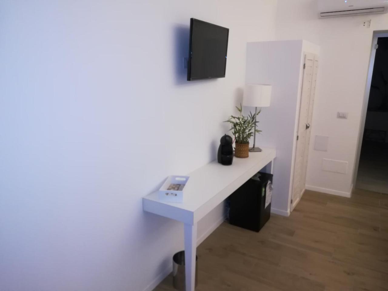 B&B Suites Via Del Mare Пресиче Екстериор снимка